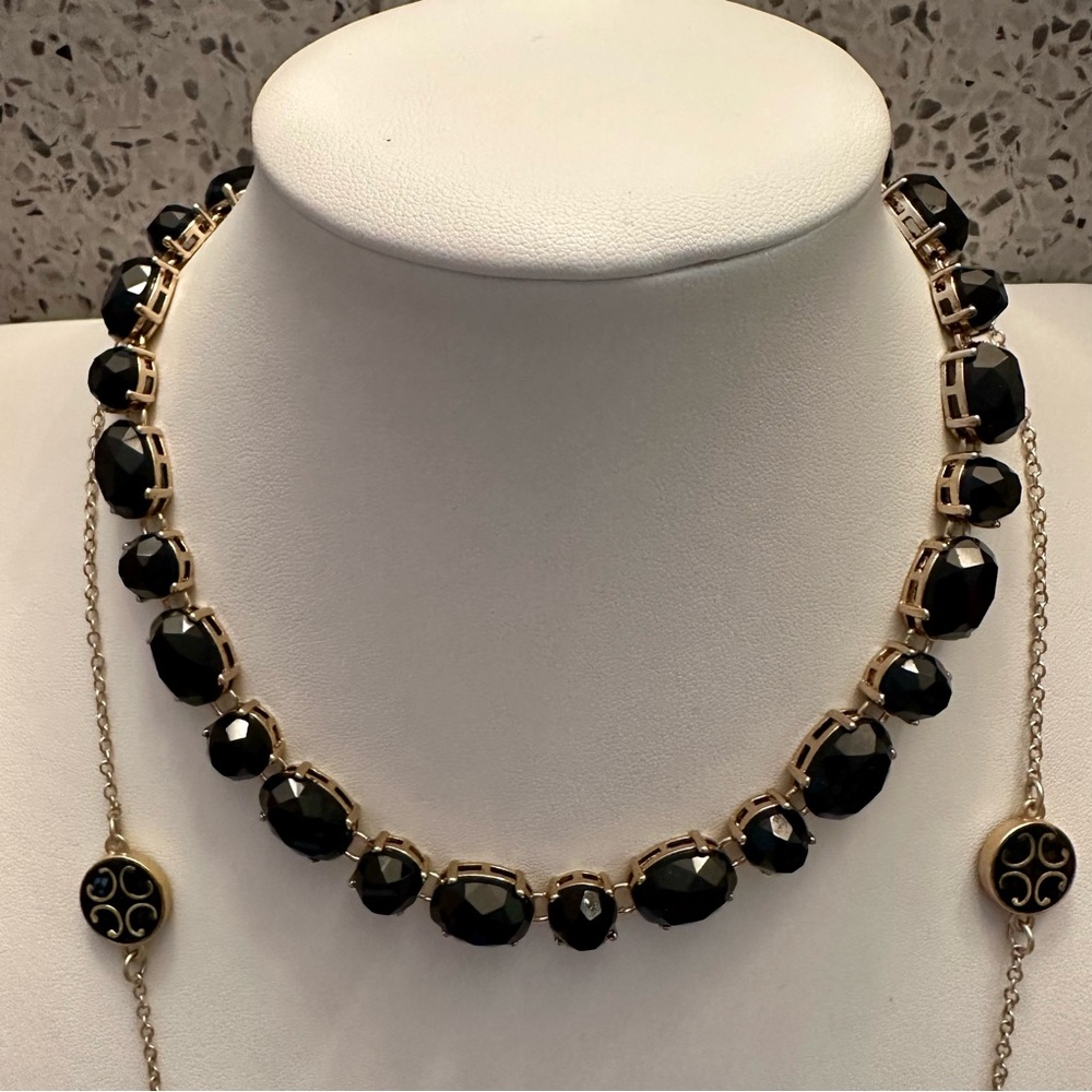 Black and gold tone jewelry set - Picture 4 of 13